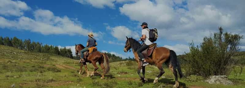 Randonnée à cheval à travers le Qenqo-Horse Ride Cusco