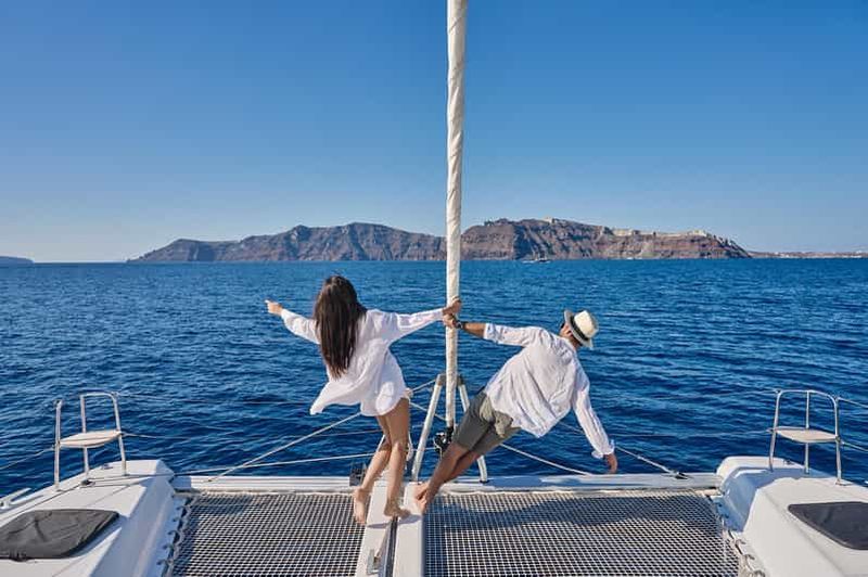 Santorin : Croisière en catamaran Caldera Classic avec repas et boissons
