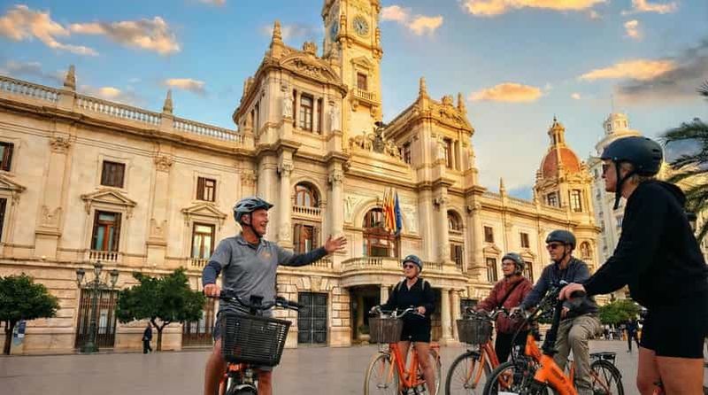 Valence : visite à vélo des principaux sites : vieille ville, Túria et Cité des arts et des sciences