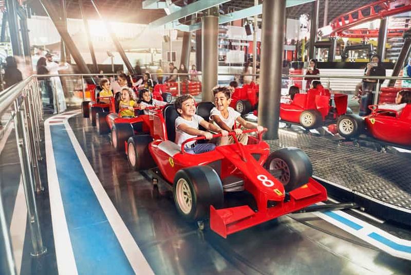Abu Dhabi : billet d'entrée au Ferrari World avec navette gratuite