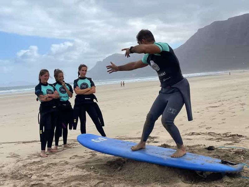 Lanzarote : cours de surf dynamique entre amis ou cours particuliers à Famara