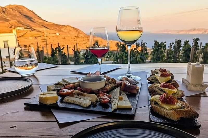 Billet Tinos : Visite d'un vignoble et dégustation de vins accompagnés de collations