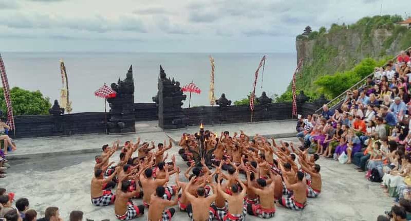 Bali : sports nautiques, plage de Padang-padang, danse Kecak Uluwatu