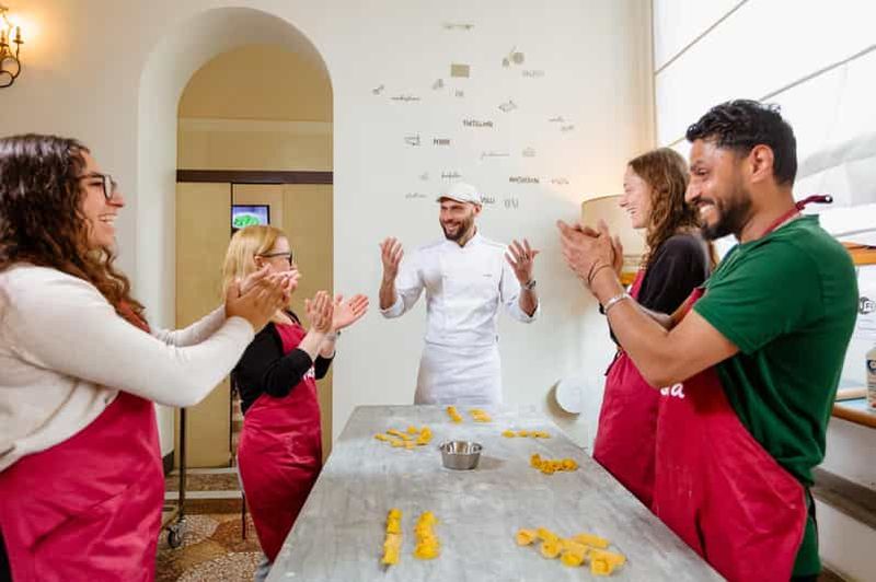 Rome : préparation de pâtes, vin et limoncello près du Panthéon