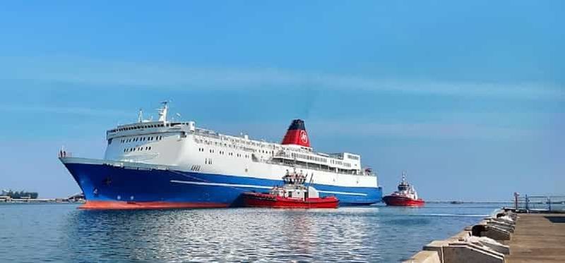 Depuis le port de Semarang : Temple de Borobudur (billets garantis)