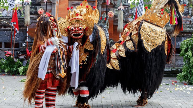 Bali : visite de la plage de Sanur, danse du Barong et parc Merfosari