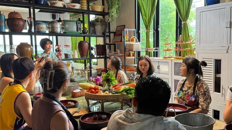 Cours de cuisine thaïlandaise à Silom avec visite du jardin ou du marché