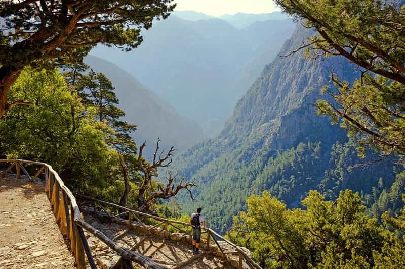 Depuis Réthymnon : randonnée guidée dans les gorges de Samaria et sortie en bateau
