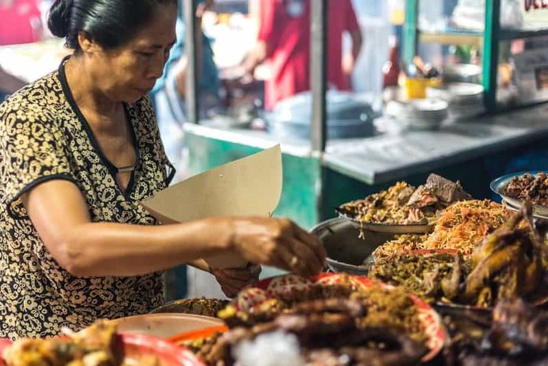 Ubud : Visite culinaire du marché nocturne de Gianyar avec plus de 17 dégustations