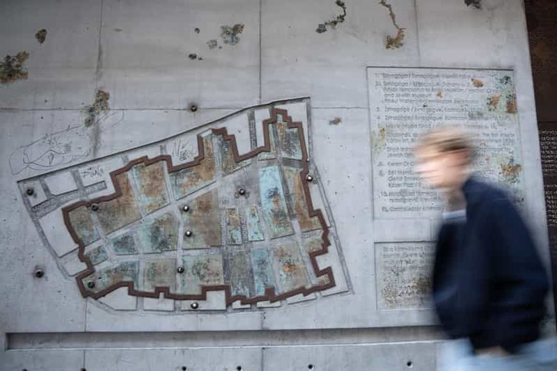 Visite à pied privée du quartier juif avec entrée à la synagogue
