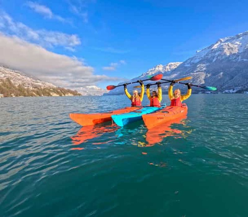 Interlaken : Excursion hivernale en kayak en petit groupe sur le lac de Brienz