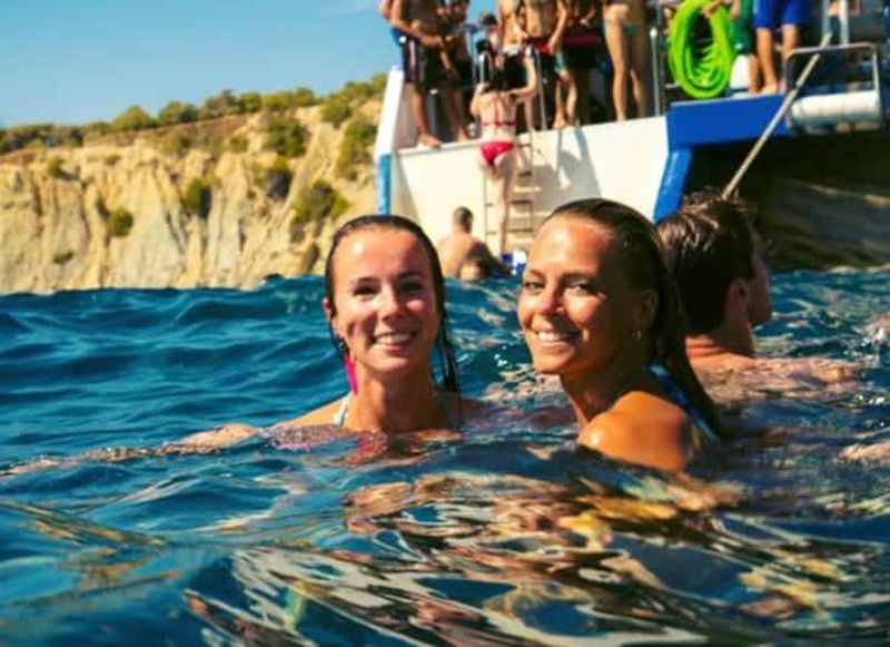 Barcelone : collation, baignade et fête sur un bateau