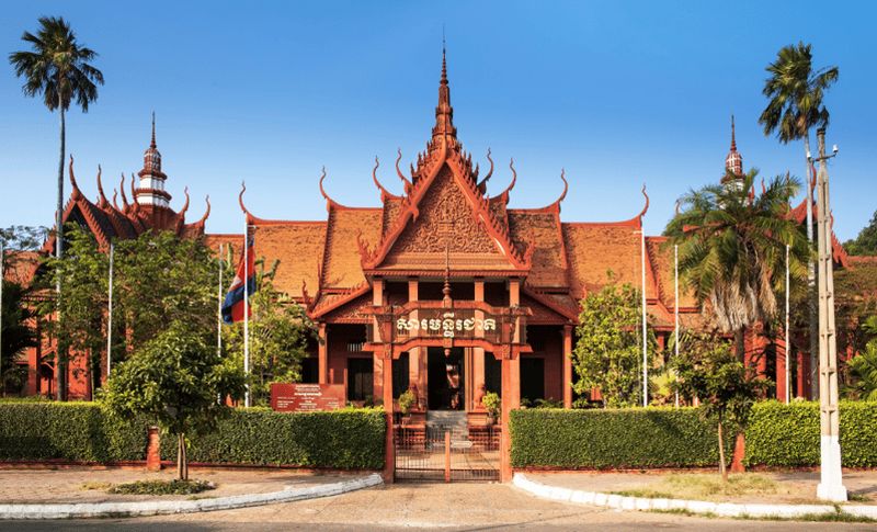 Palais royal, musée national et Wat Phnom avec visite privée