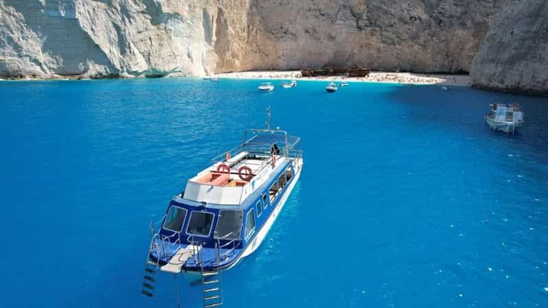 Baie de Navagio, plage blanche, côte ouest, Porto Vromi, Anafonitria.