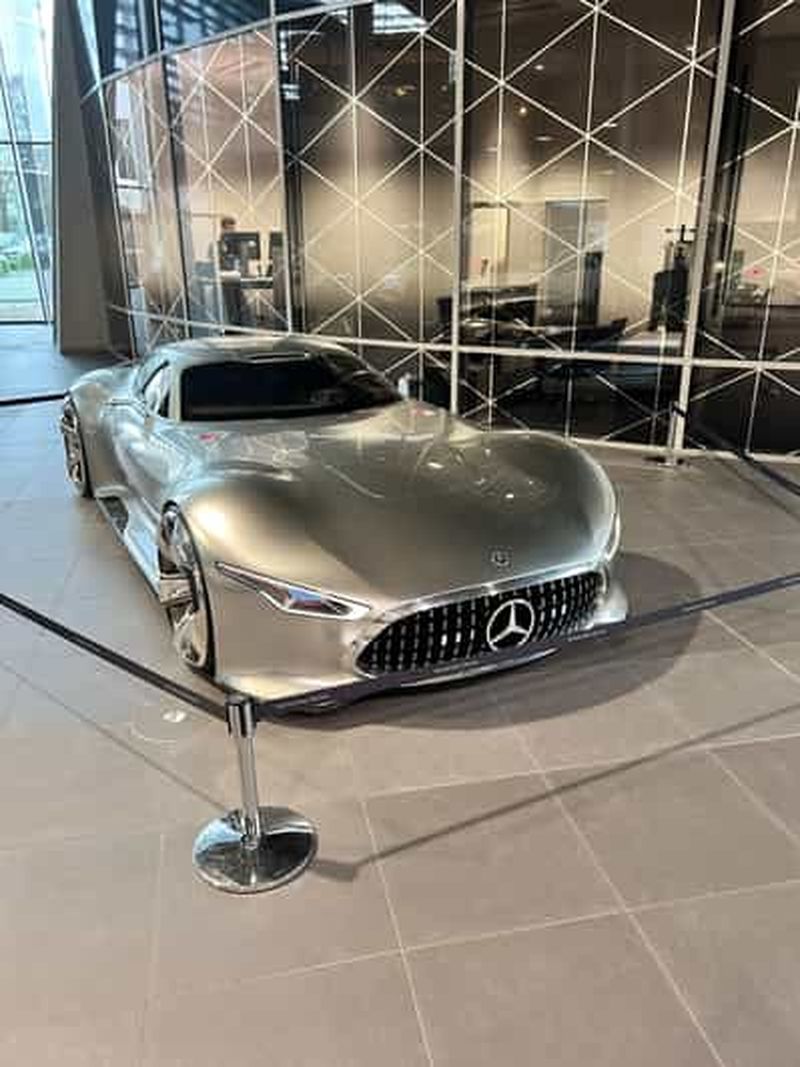 Excursion au musée Mercedes-Benz et Porsche (anglais et espagnol)