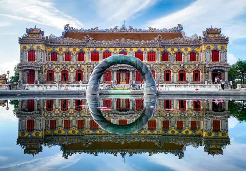 Visite citadine de la cité impériale de Huế avec des experts locaux (billet inclus)