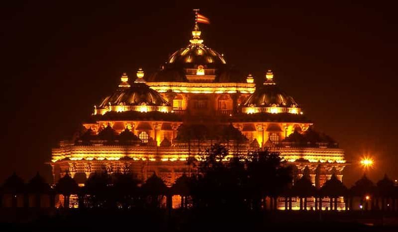 Delhi : visite spirituelle avec la porte de l'Inde et le spectacle aquatique d'Akshardham