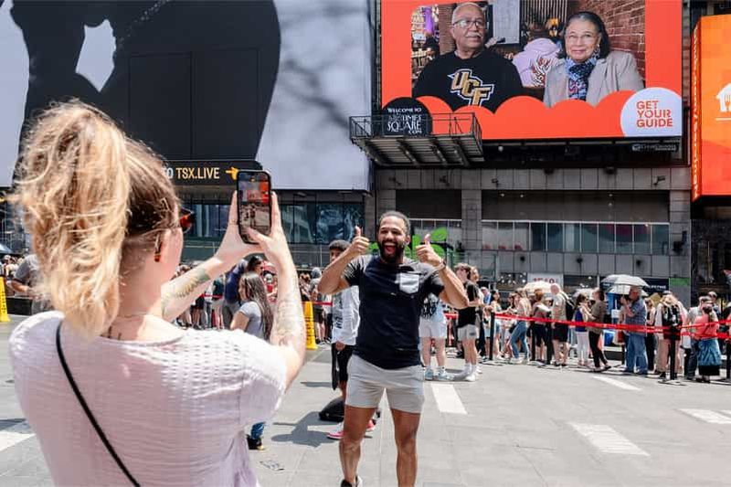 NYC : Visualisez-vous sur un panneau d'affichage de Times Square pendant 24 heures