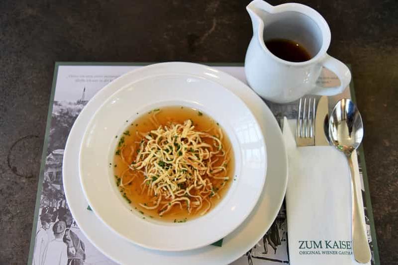 Spécialités culinaires et vins autrichiens à la Grande Roue de Vienne