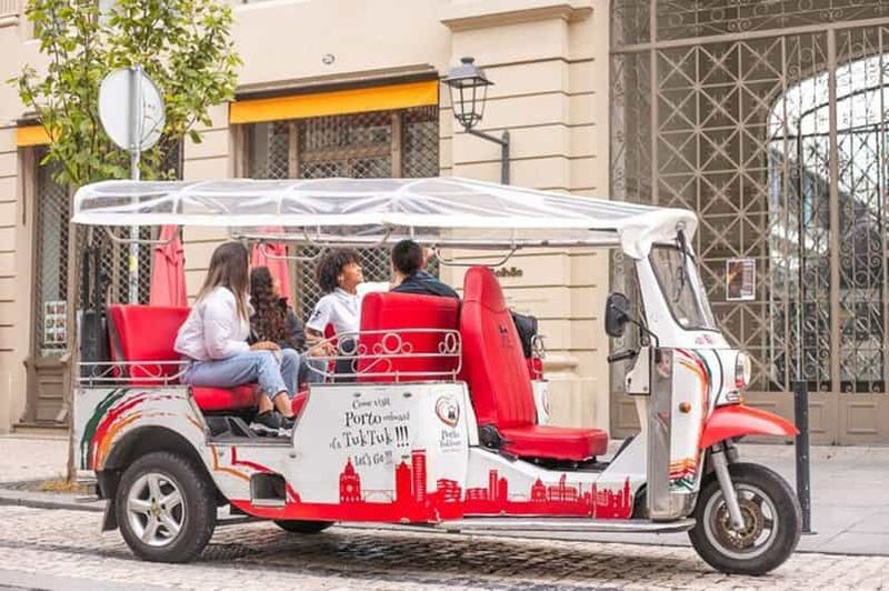 Porto : visite privée en Tuk Tuk dans le centre historique de Porto