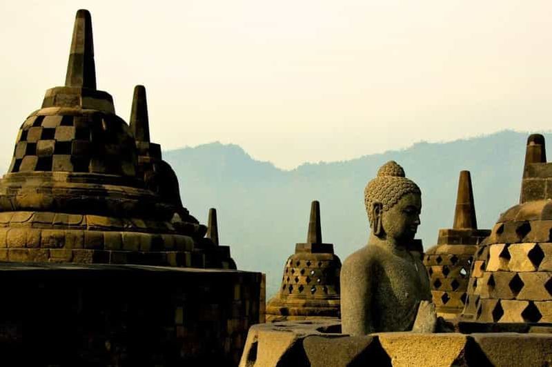 Yogyakarta : visite des temples de Borobudur et Prambanan avec billets