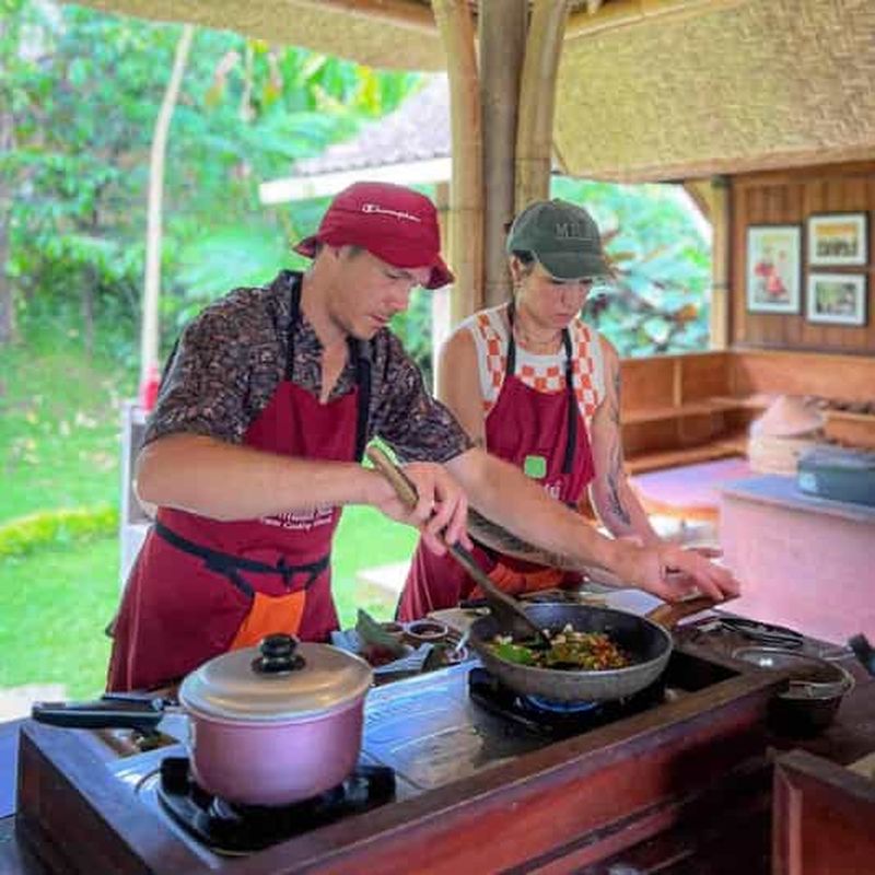 Ubud : cours de cuisine balinaise (10 plats) et marché avec transferts