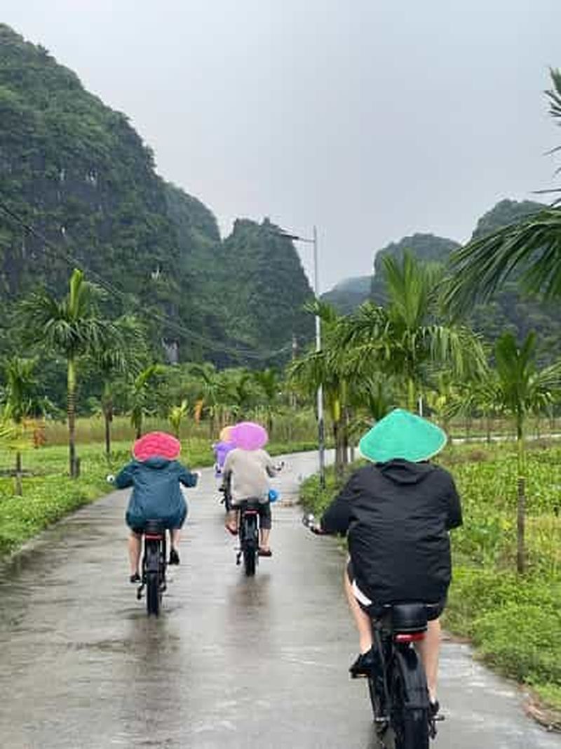 Billet Ninh Binh en vélo électrique : paysages secrets de Tam Coc