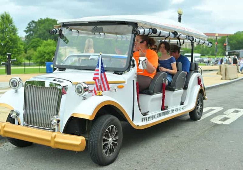 Washington : visite guidée des monuments et des cerisiers en fleurs en voiturette électrique