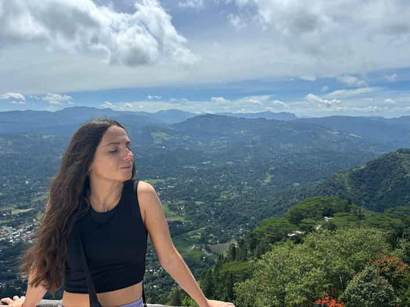 Kandy : Visite privée en Tuk Tuk avec le Temple de la Dent