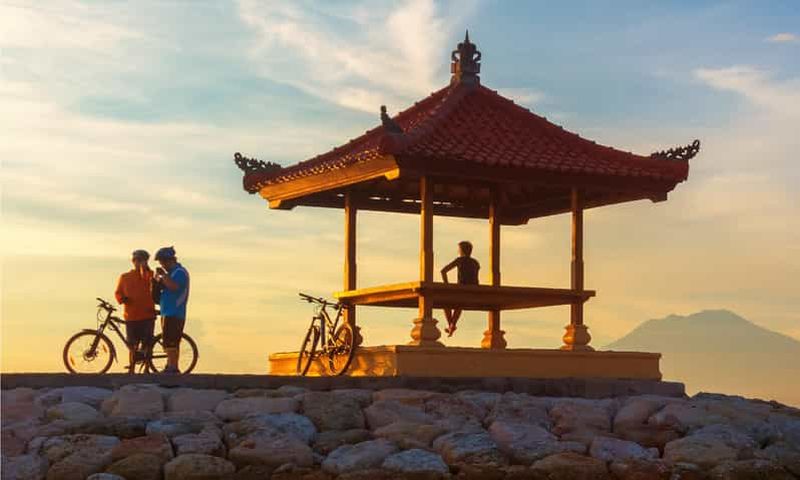 Sanur : Excursion à vélo d'une demi-journée au lever du soleil sur la plage