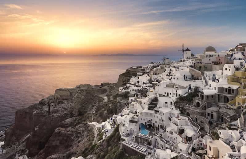 Santorin : Croisière romantique au coucher du soleil sur la Caldera avec dîner