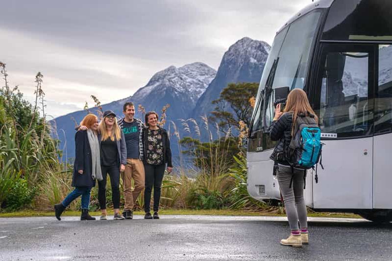 Billet Queenstown : Excursion d'une journée en autocar et croisière à Milford Sound