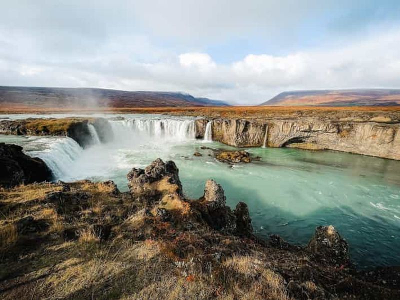 PRIVÉ Cascade de Godafoss, Myvatn et bains