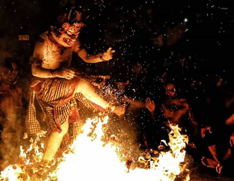 Bali : visite du temple d'Uluwatu avec billet pour le spectacle de danse Kecak en option