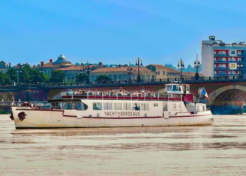 Bordeaux : croisière sur la Garonne avec un verre de vin et un canelé
