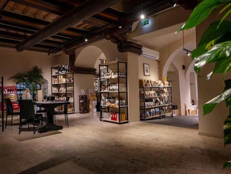 Sienne : dégustation de vins toscans dans une œnothèque locale sur la Piazza del Campo