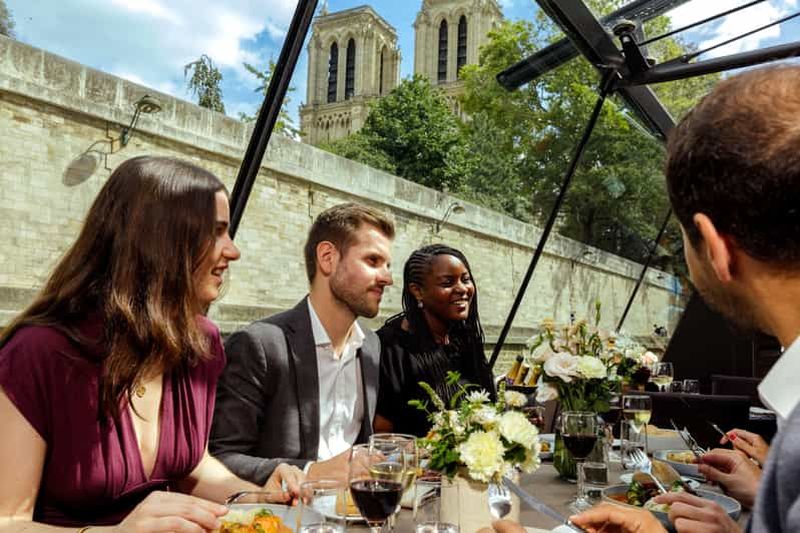 Paris : déjeuner-croisière avec menu de 3 plats au départ de la tour Eiffel