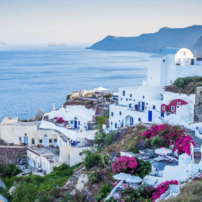 Excursion platine au coucher du soleil à Santorin via les sources d'eau chaude et la plage blanche