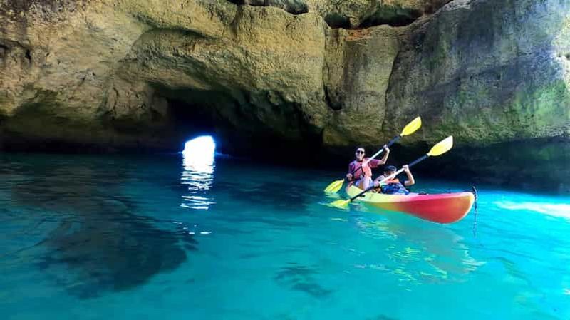 Portimão : excursion en kayak dans les grottes de Benagil