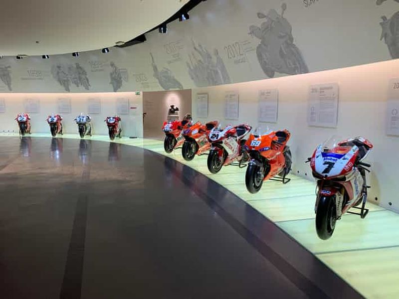 Usines et musées Ducati et Pagani, musée Ferrari + déjeuner