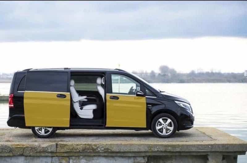 Arrivée à l'aéroport de Barcelone et transfert privé au port de croisière