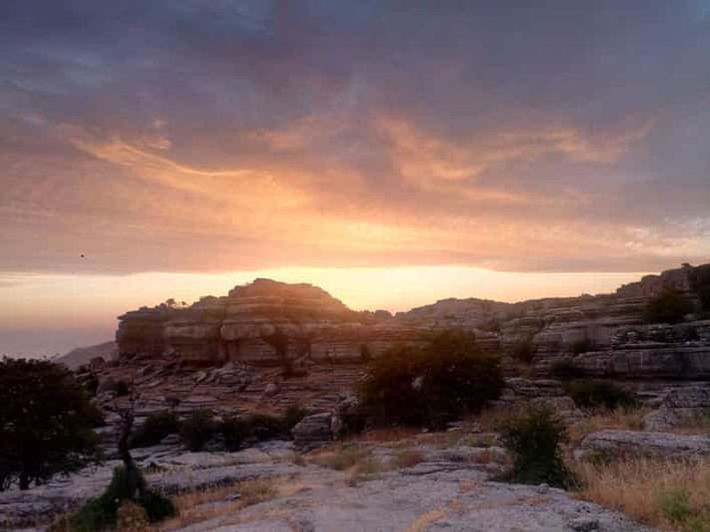 Coucher de soleil dans le Torcal d'Antequera avec transport depuis Antequera