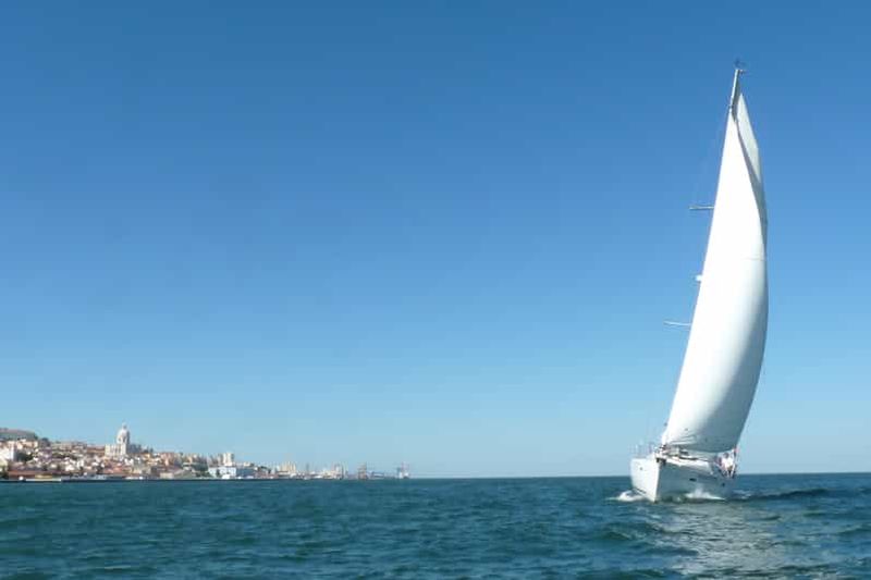 Lisbonne : croisière à la voile de 2 h sur le Tage
