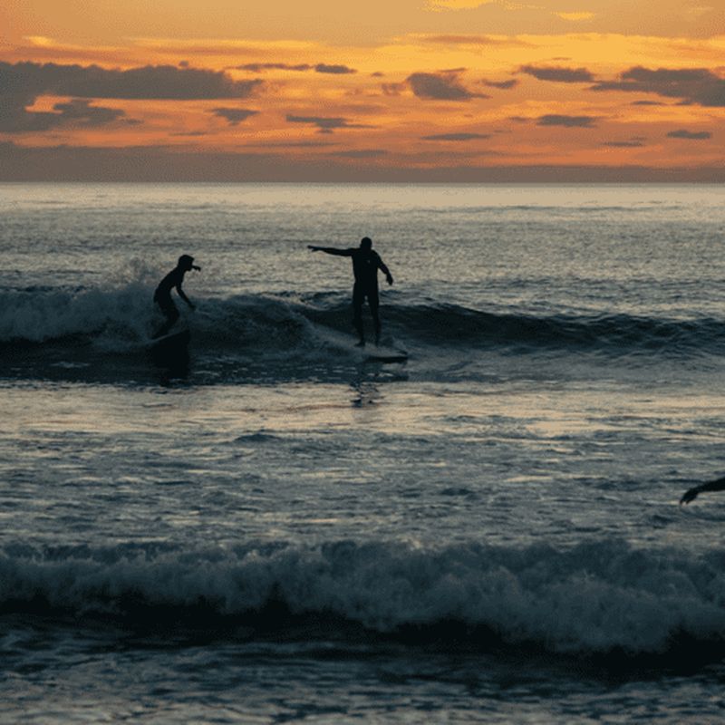 Lisbonne : expérience de surf au coucher du soleil