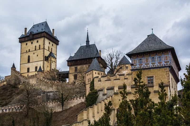 Excursion au château de Karlstejn et aux célèbres verreries de Bohême