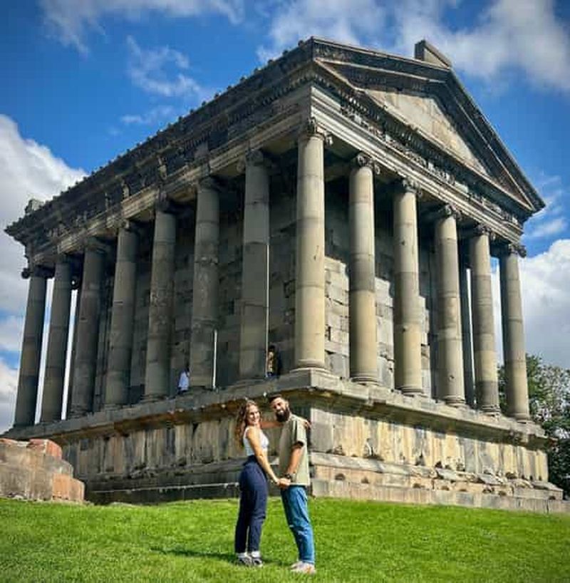 Visite privative des monastères de Garni, Geghard, Dilijan et du lac Sevan