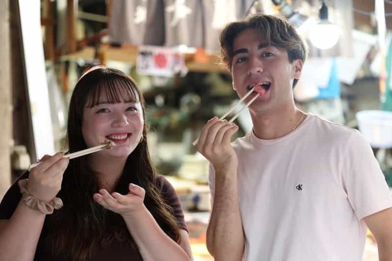 Tokyo : visite privée du marché aux poissons de Tsukiji avec 3 arrêts gastronomiques