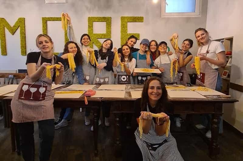 Depuis Rome : cours de cuisine, pâtes et tiramisu près de la place d'Espagne