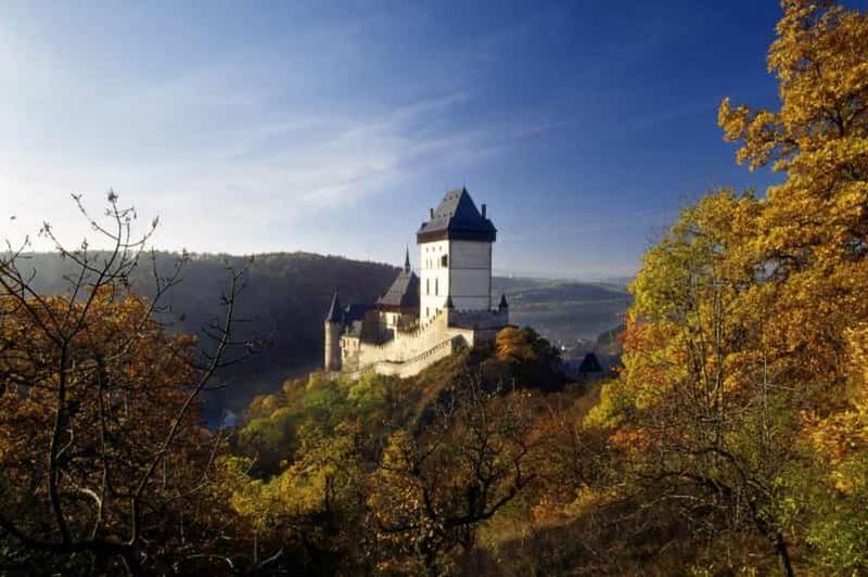 Depuis Prague : billet coupe-file et visite du château de Karlstejn