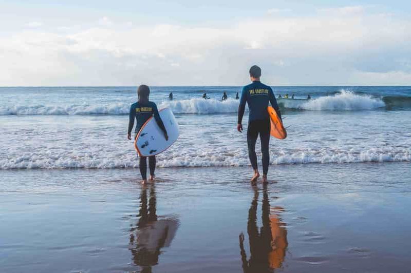 Lisbonne : cours de surf en groupe